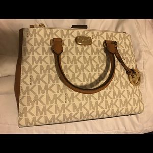 Micheal Kors purse